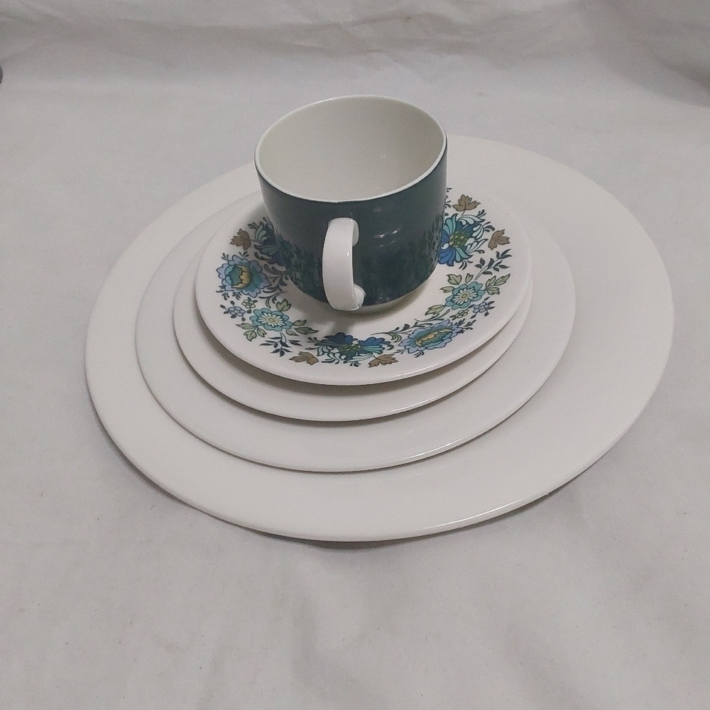 ROYAL DOULTON COSTAL / EVERGLADES 5 PIECE PLACE SETTING FOR 1